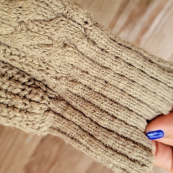 American Eagle Size Small Tan VNeck Oversized Sweater - Picture 3 of 6